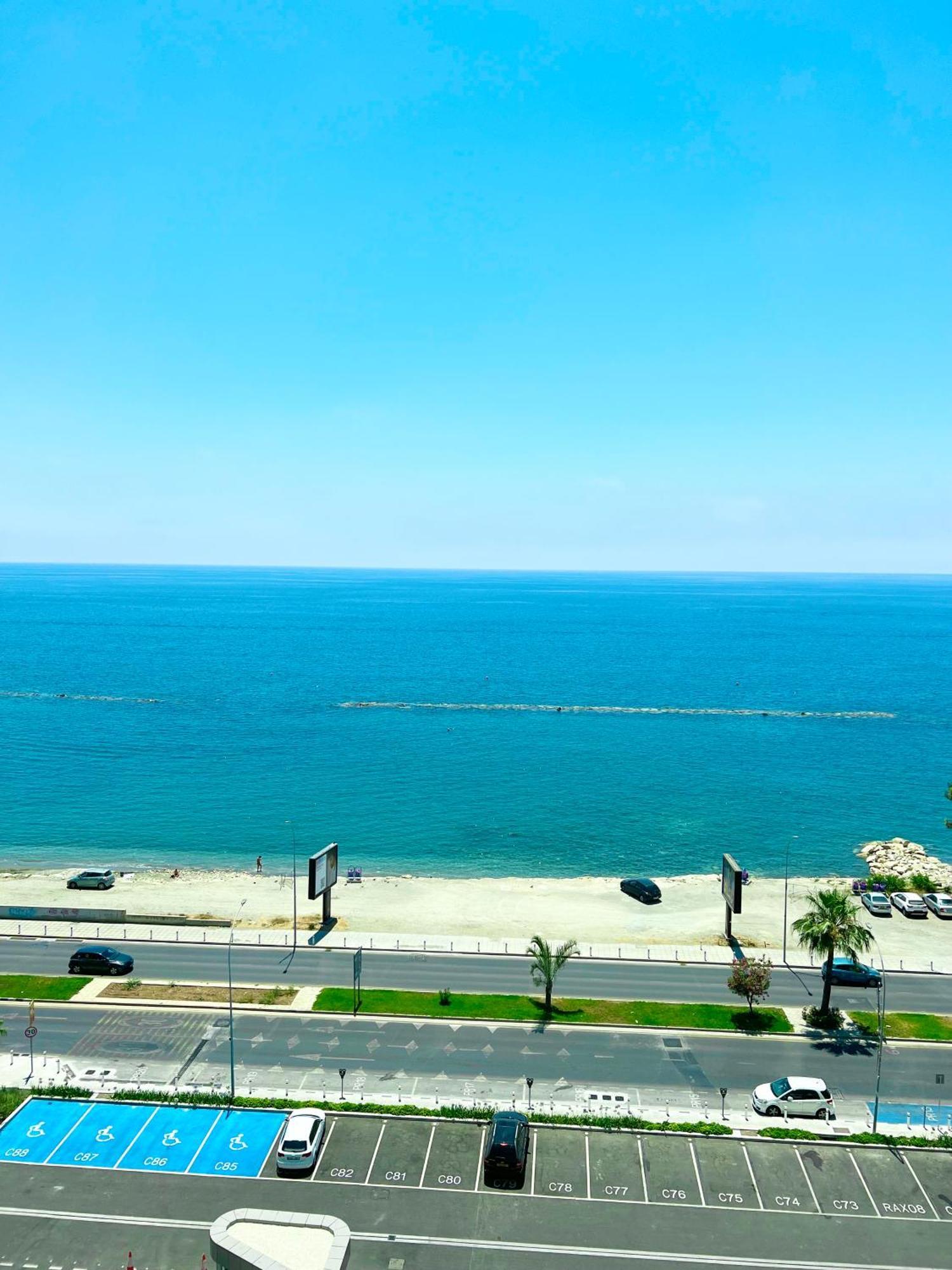 Del Mar Beachfront 3 Bedroom 'c' Apartment Limassol